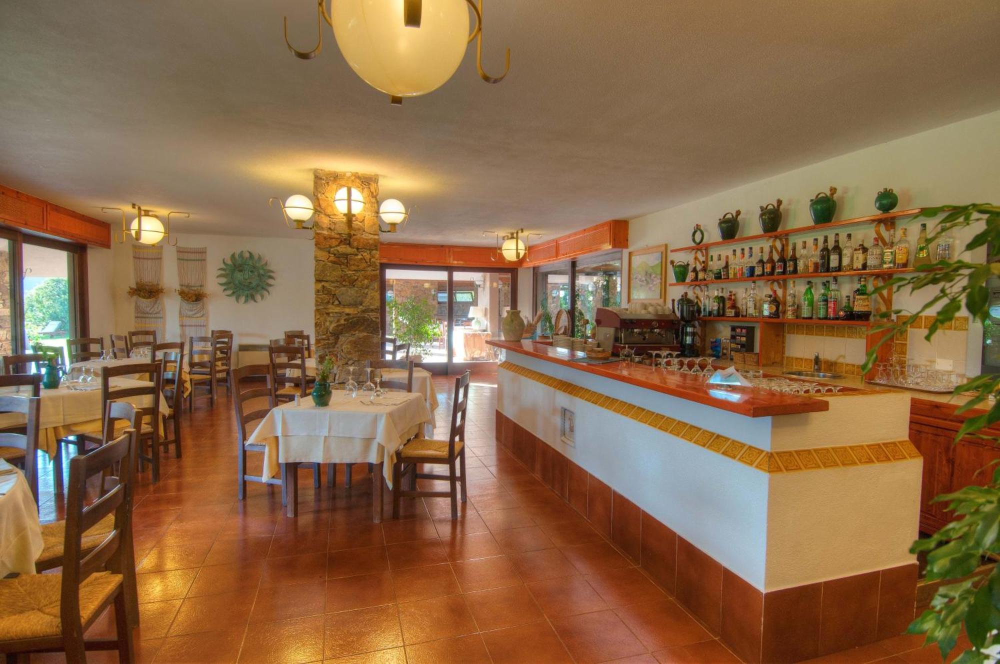 Hotel Spartivento Chia Esterno foto