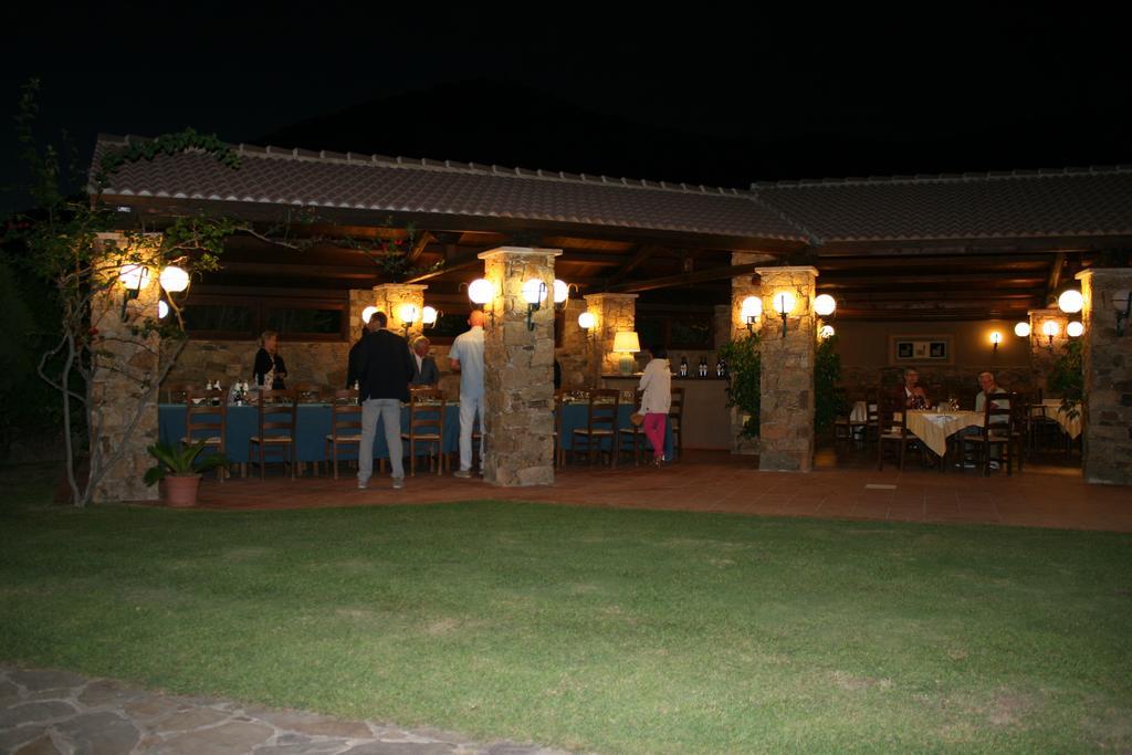 Hotel Spartivento Chia Esterno foto